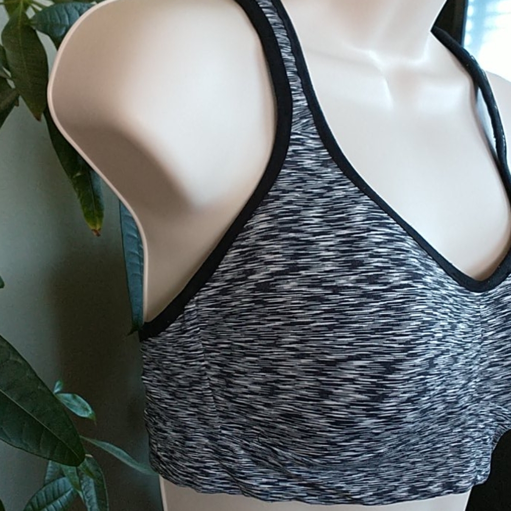 Lululemon Mesh Racer Back Sports Bra Size 6 or S - Picture 3 of 10